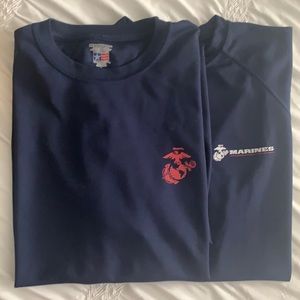 2 men’s navy shirt sleeve shirts